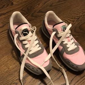 Vintage grey pink and black pumas
